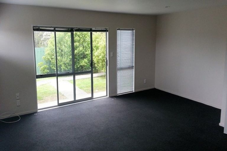 Photo of property in 24/3 Hulme Place, Henderson, Auckland, 0612