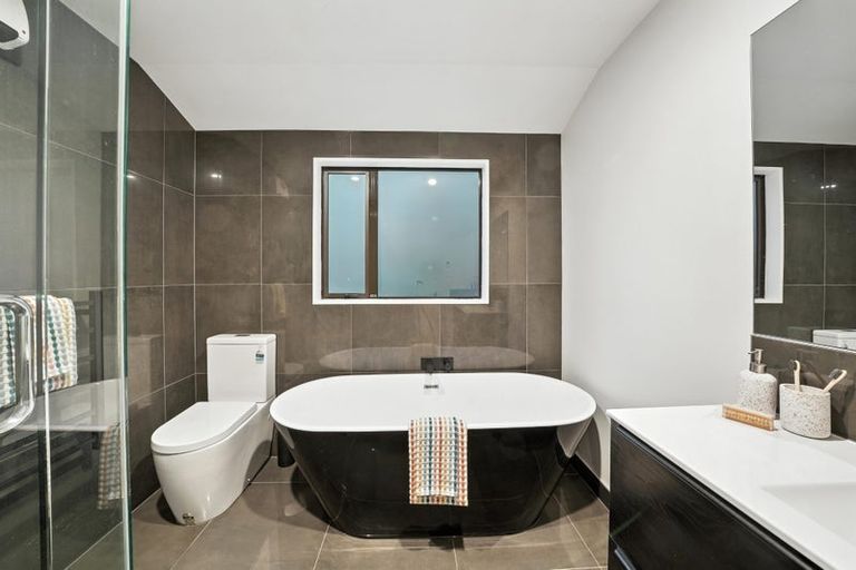 Photo of property in 122 Mccormacks Bay Road, Redcliffs, Christchurch, 8081