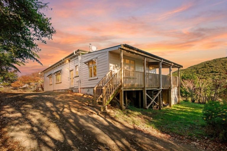 Photo of property in 8 Mount Cecil Road, Moonshine Valley, Porirua, 5381
