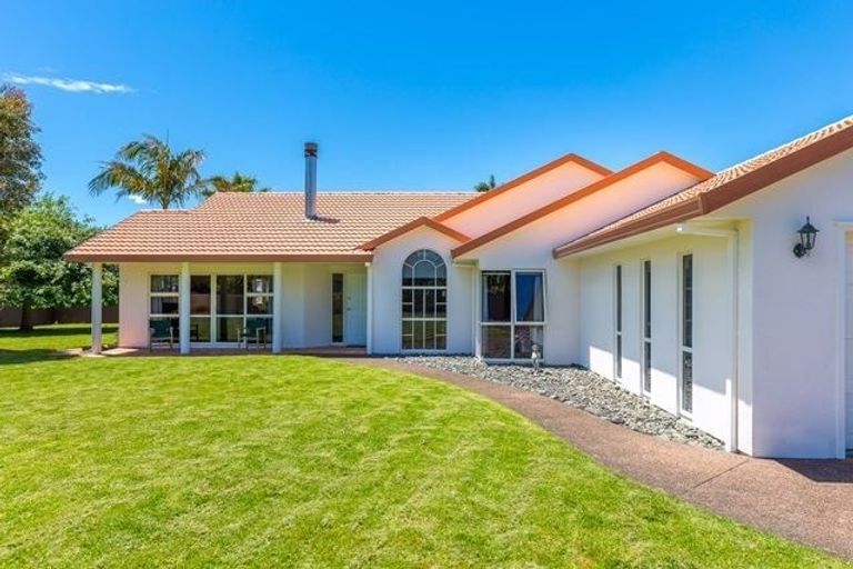 Photo of property in 25 Sunny Crescent, Huapai, Kumeu, 0810