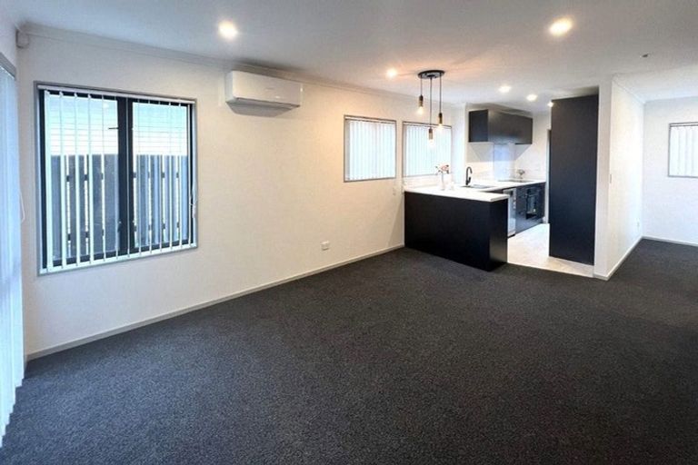 Photo of property in 19a Statesman Street, Henderson, Auckland, 0612