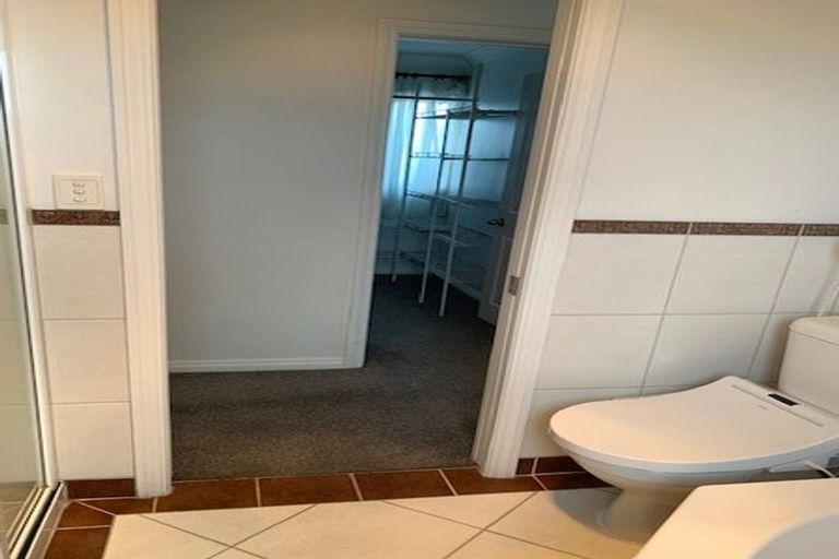 Photo of property in 2 Glastry Close, East Tamaki Heights, Auckland, 2016