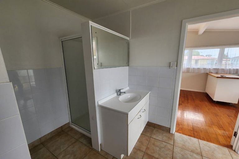 Photo of property in 15 Glen Norman Avenue, Henderson, Auckland, 0610