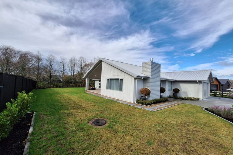 Photo of property in 11 Munro Oak Lane, Clevedon, 2582