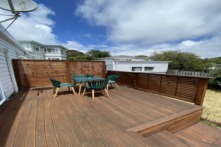 Photo of property in 199u3 Newlands Road, Newlands, Wellington, 6037