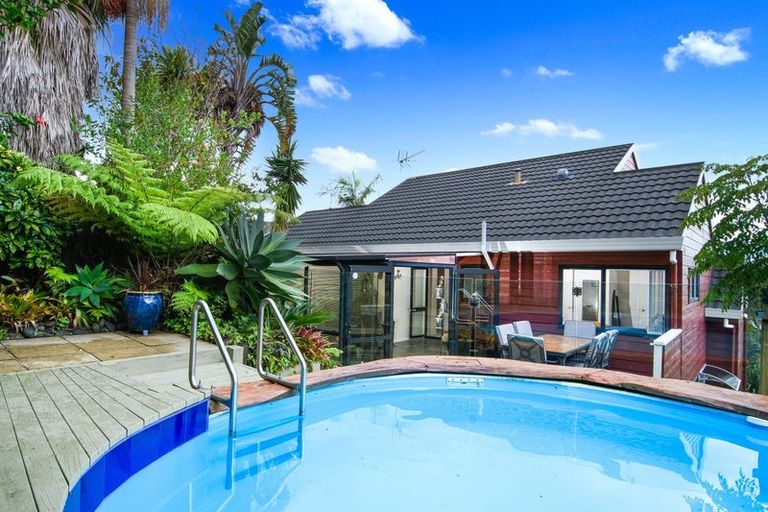 Photo of property in 18 Da Vinci Place, West Harbour, Auckland, 0618