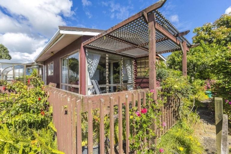 Photo of property in 11 Ross Avenue, Glenfield, Auckland, 0629