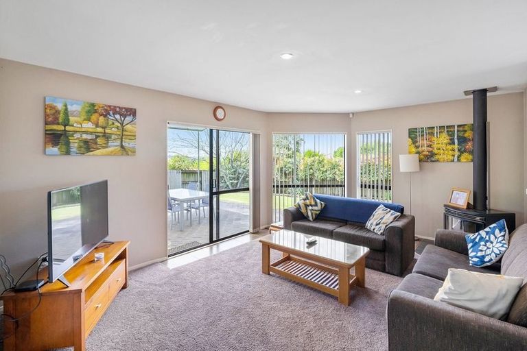 Photo of property in 11 Sandpiper Grove, Unsworth Heights, Auckland, 0632