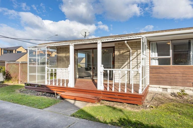Photo of property in 18 Steadman Road, Broomfield, Christchurch, 8042