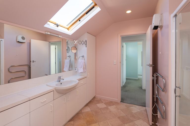 Photo of property in 37 Holly Road, St Albans, Christchurch, 8014