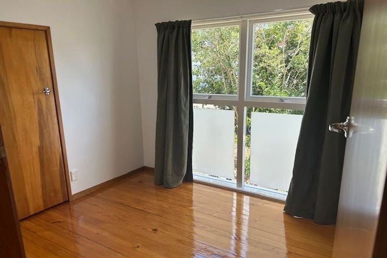 Photo of property in 2/70 Gladstone Road, Northcote, Auckland, 0627