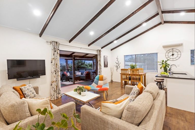 Photo of property in 5b Kauri Road, Stanmore Bay, Whangaparaoa, 0932