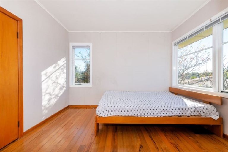 Photo of property in 7 Beaufield Lane, Te Atatu Peninsula, Auckland, 0610