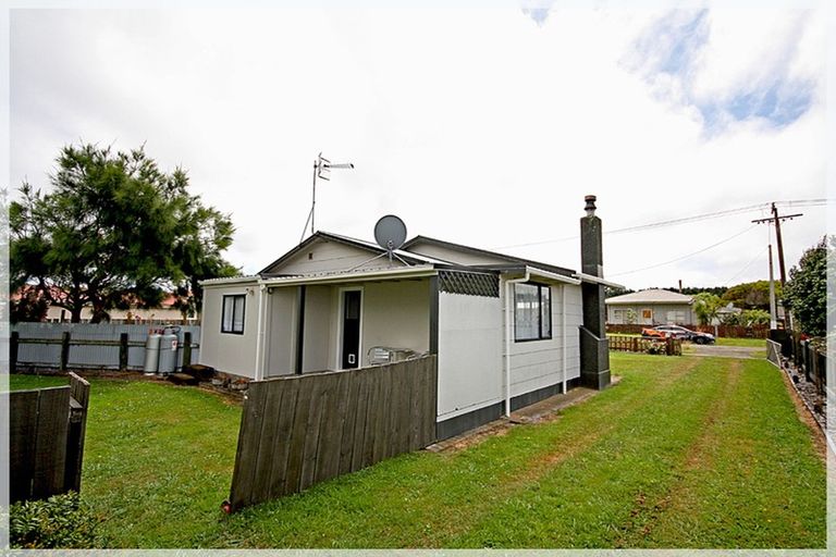 Photo of property in 22 Edinburgh Terrace, Foxton Beach, Foxton, 4815
