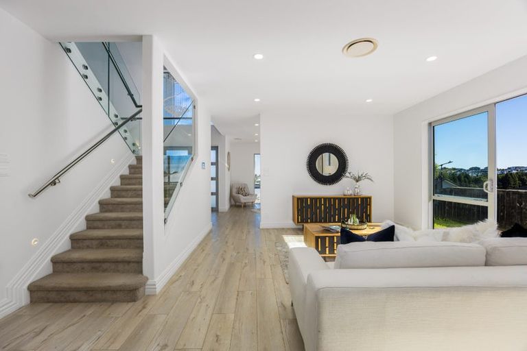 Photo of property in 10 Ian Gordon Lane, Orewa, 0931