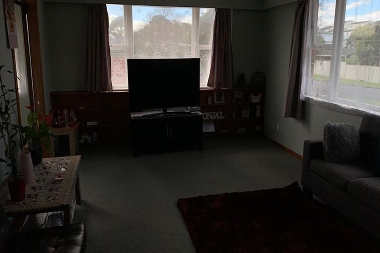 Photo of property in 16 Mcleod Road, Henderson, Auckland, 0612