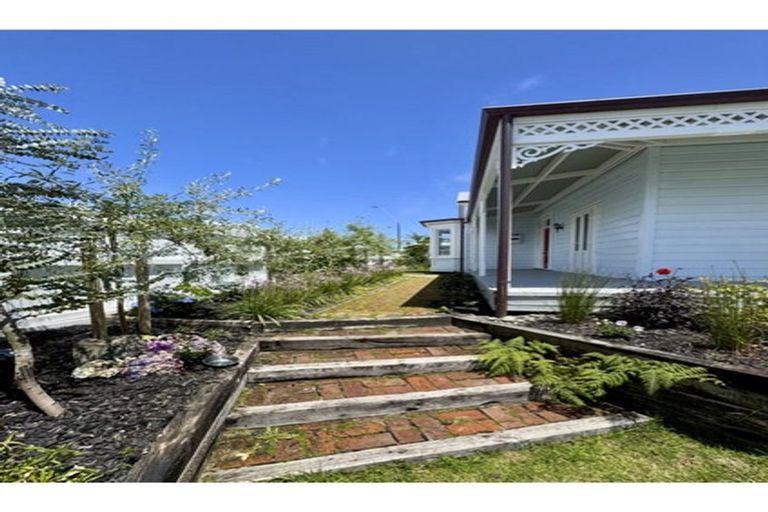 Photo of property in 18 Morley Street, New Plymouth, 4310