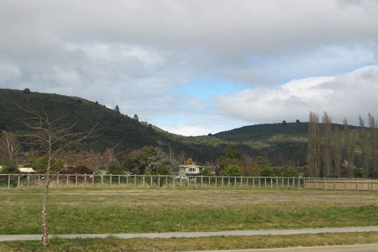 Photo of property in 137 Lisland Drive, Kinloch, Taupo, 3377