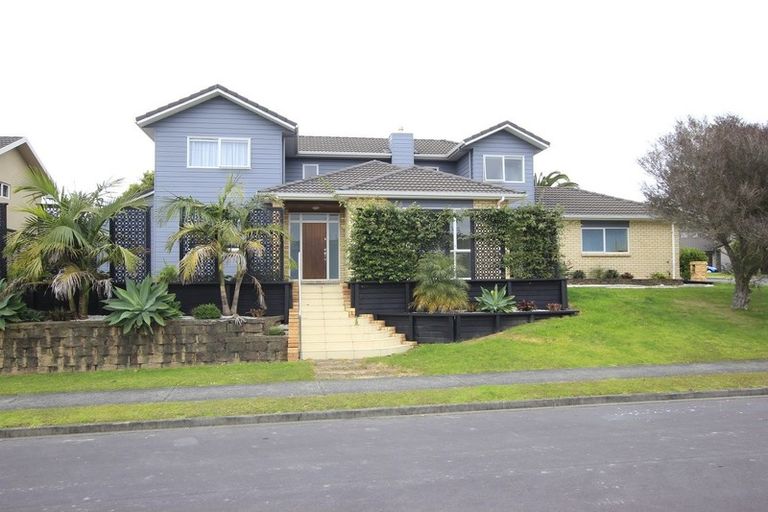 Photo of property in 15 Newbury Place, Schnapper Rock, Auckland, 0632