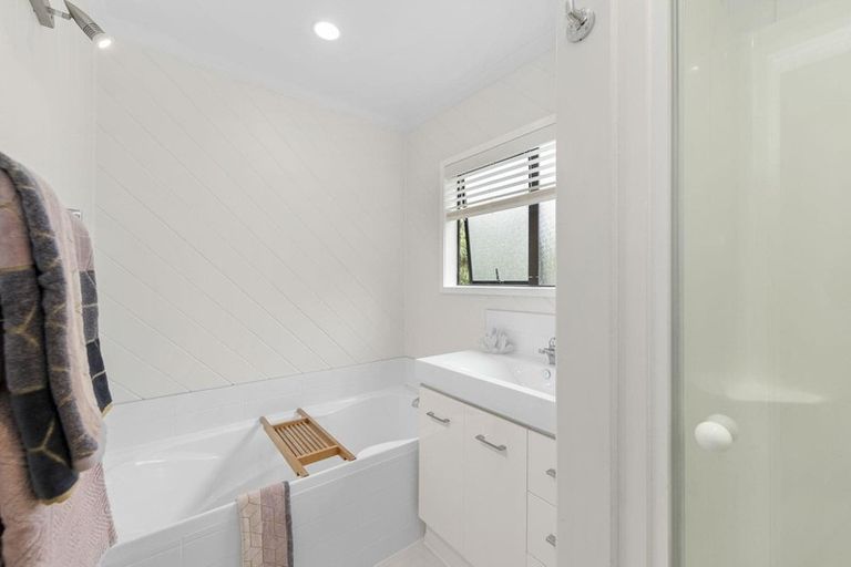 Photo of property in 117 Daffodil Street, Titirangi, Auckland, 0604