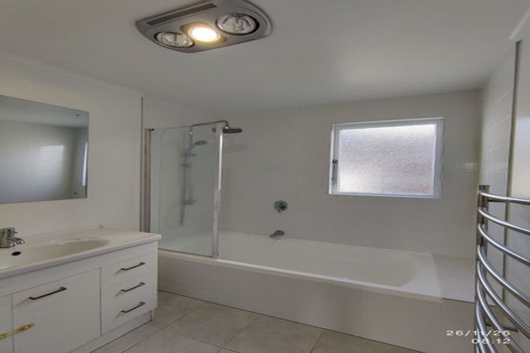 Photo of property in 25 Pooley Street, Pakuranga Heights, Auckland, 2010