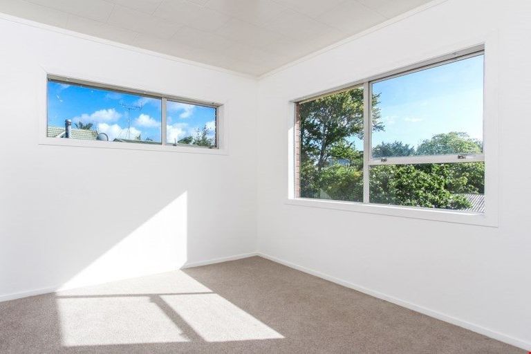 Photo of property in 1/64 Parker Avenue, Titirangi, Auckland, 0604