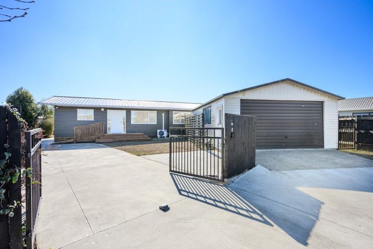 Photo of property in 10 Gladys Place, Kelvin Grove, Palmerston North, 4414