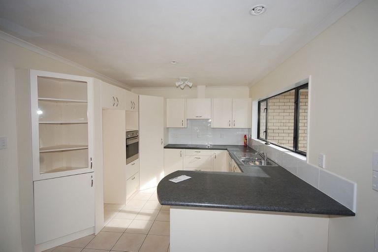 Photo of property in 3 Maadi Place, Papakura, 2110