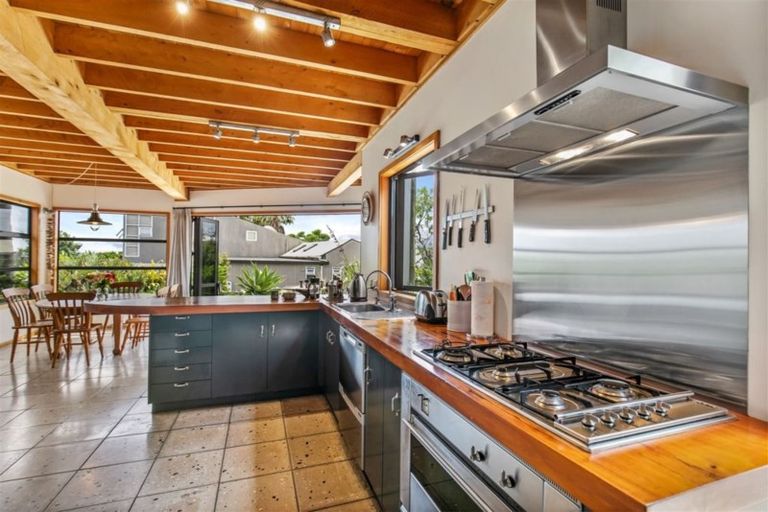 Photo of property in 66 Spinnaker Drive, Te Atatu Peninsula, Auckland, 0610