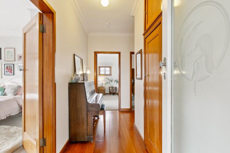 Photo of property in 25 Waikato Street, Island Bay, Wellington, 6023