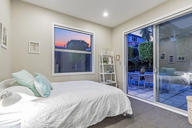Photo of property in 49 Seaview Road, Castor Bay, Auckland, 0620