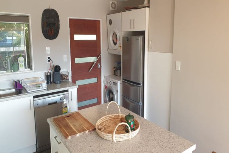 Photo of property in 1/22 Woodside Avenue, Northcote, Auckland, 0627