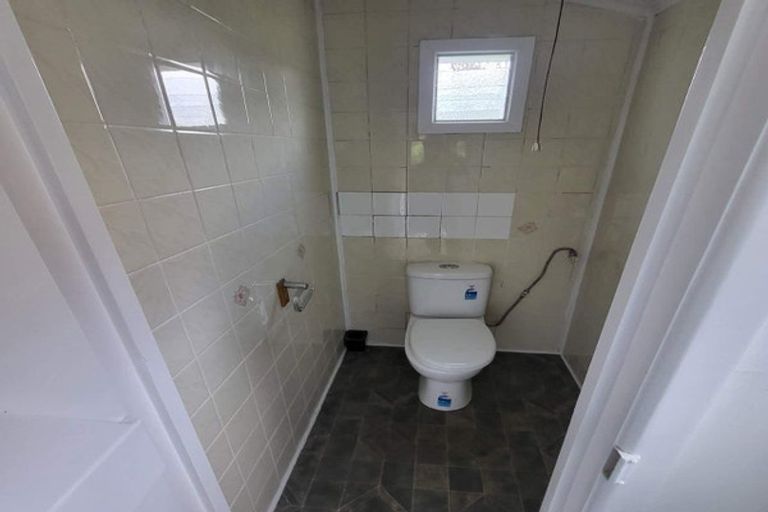 Photo of property in 22 Mudgeways Road, Massey, Auckland, 0614