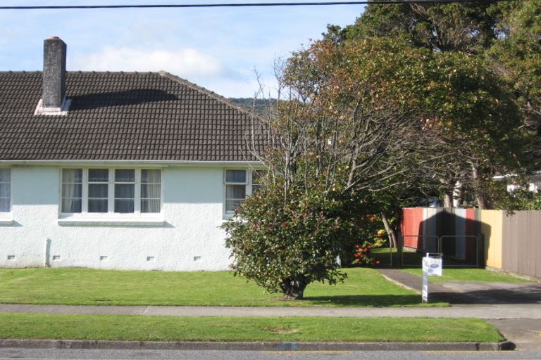 Photo of property in 382-383 Cambridge Terrace, Naenae, Lower Hutt, 5011