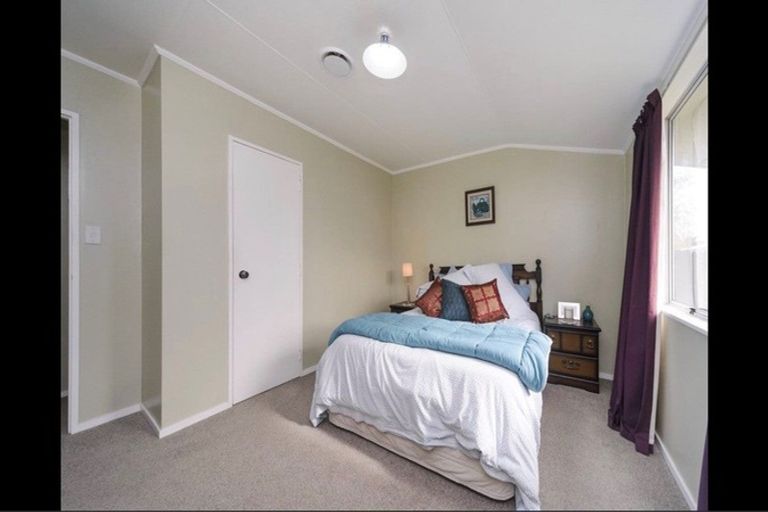 Photo of property in 35 Peter Hall Drive, Kelvin Grove, Palmerston North, 4414