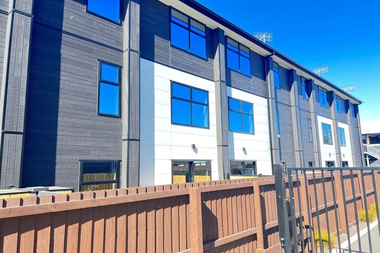 Photo of property in 8b/5 Taramea Place, Addington, Christchurch, 8024