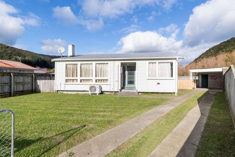 Photo of property in 9 Orewa Grove, Wainuiomata, Lower Hutt, 5014