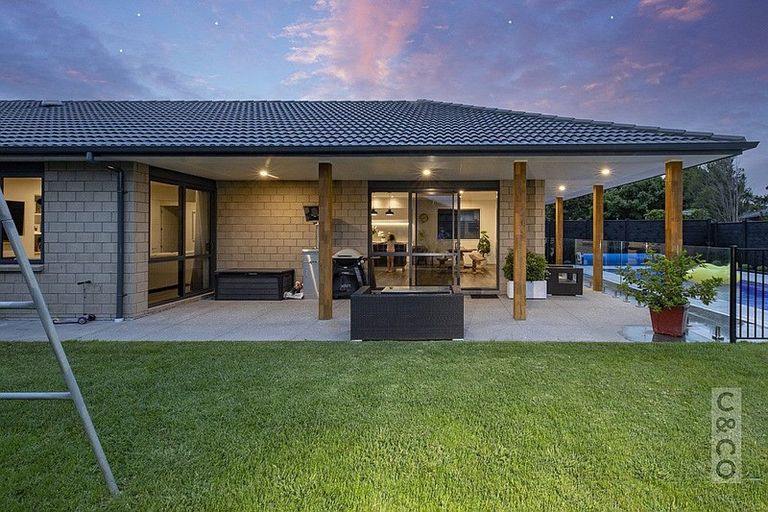Photo of property in 42 Pohutukawa Parade, Riverhead, 0820