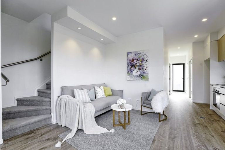 Photo of property in 4a Unsworth Drive, Unsworth Heights, Auckland, 0632