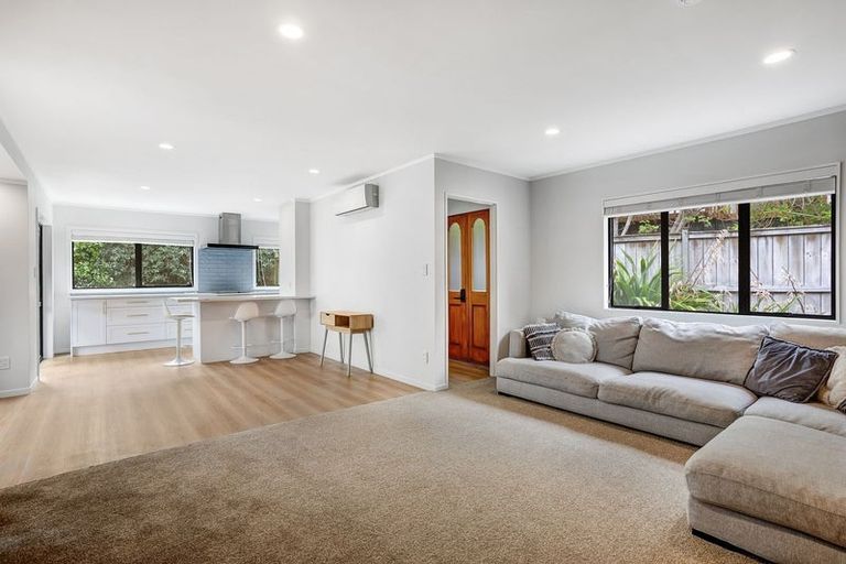 Photo of property in 2/9 Eastwood Rise, Browns Bay, Auckland, 0630