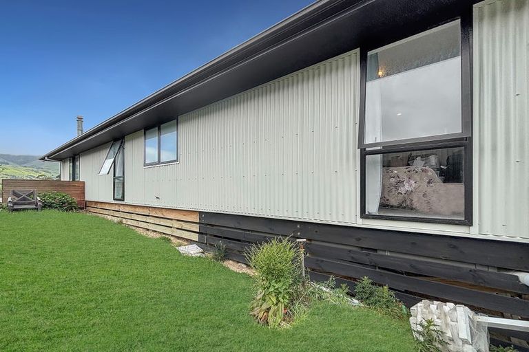 Photo of property in 19 Totara Drive, Duvauchelle, 7581