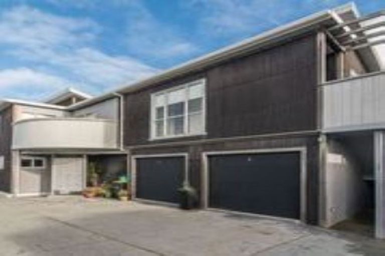 Photo of property in 96b Lyall Parade, Lyall Bay, Wellington, 6022