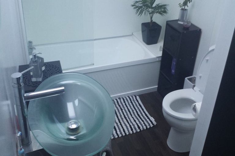 Photo of property in 17u8 Adelaide Road, Mount Cook, Wellington, 6021