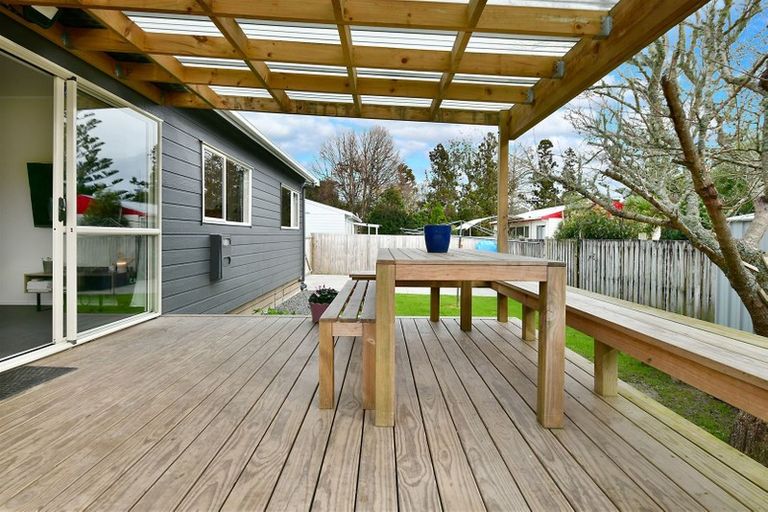 Photo of property in 1/137 Awaroa Road, Helensville, 0800