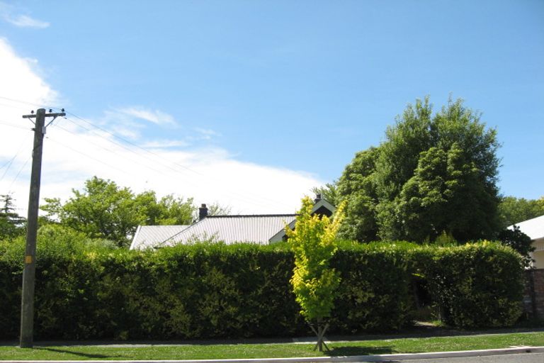 Photo of property in 220 Geraldine Street, Edgeware, Christchurch, 8013