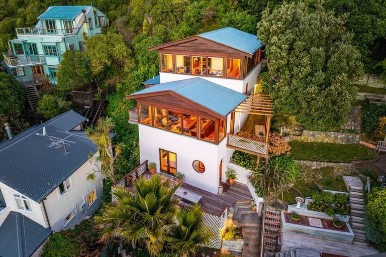 Photo of property in 355 Muritai Road, Eastbourne, Lower Hutt, 5013