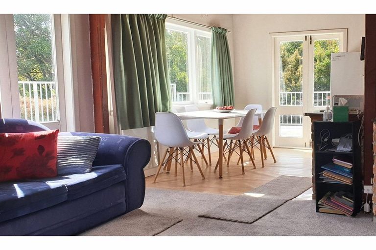 Photo of property in 14a South Lynn Road, Titirangi, Auckland, 0604