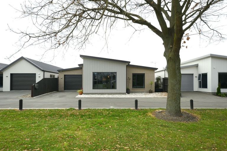 Photo of property in 11 Glenbarr Lane, Broomfield, Christchurch, 8042