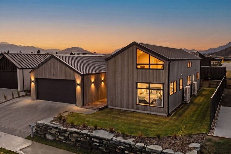 Photo of property in 10 Mason Street, Wanaka, 9305