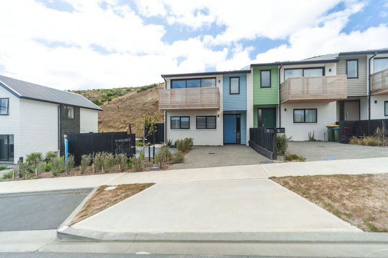 Photo of property in 33 Oakum Road, Whitby, Porirua, 5024